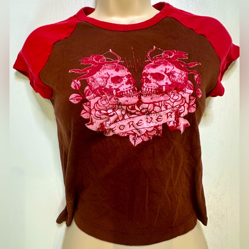 Vintage Urban Outfitters baby tee, Large, Cupid, skulls, roses, forever